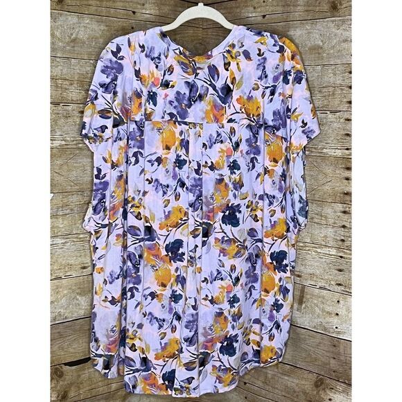 TORRID FLORAL BUTTON FRONT CASUAL BLOUSE SIZE 4 (4X) COOL COMFORTABLE  CUTE - Picture 2 of 4